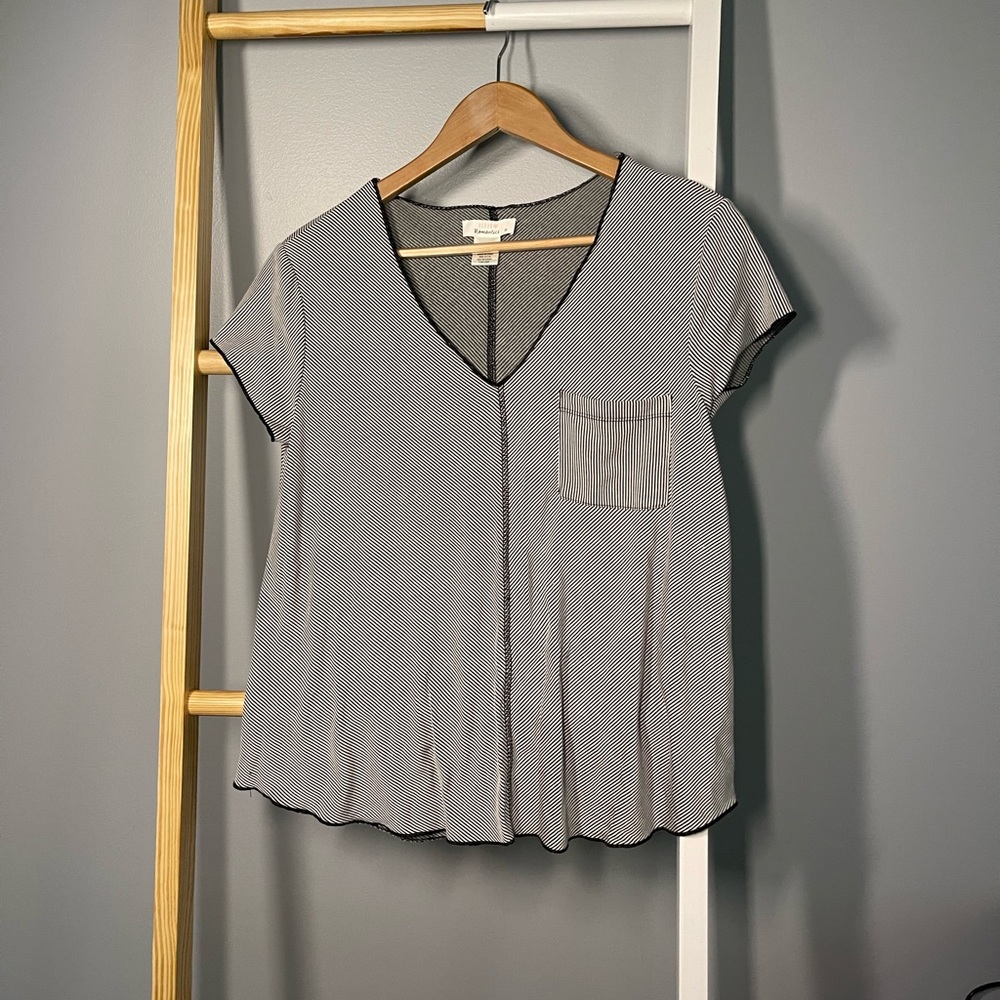 Black stripe t shirt.